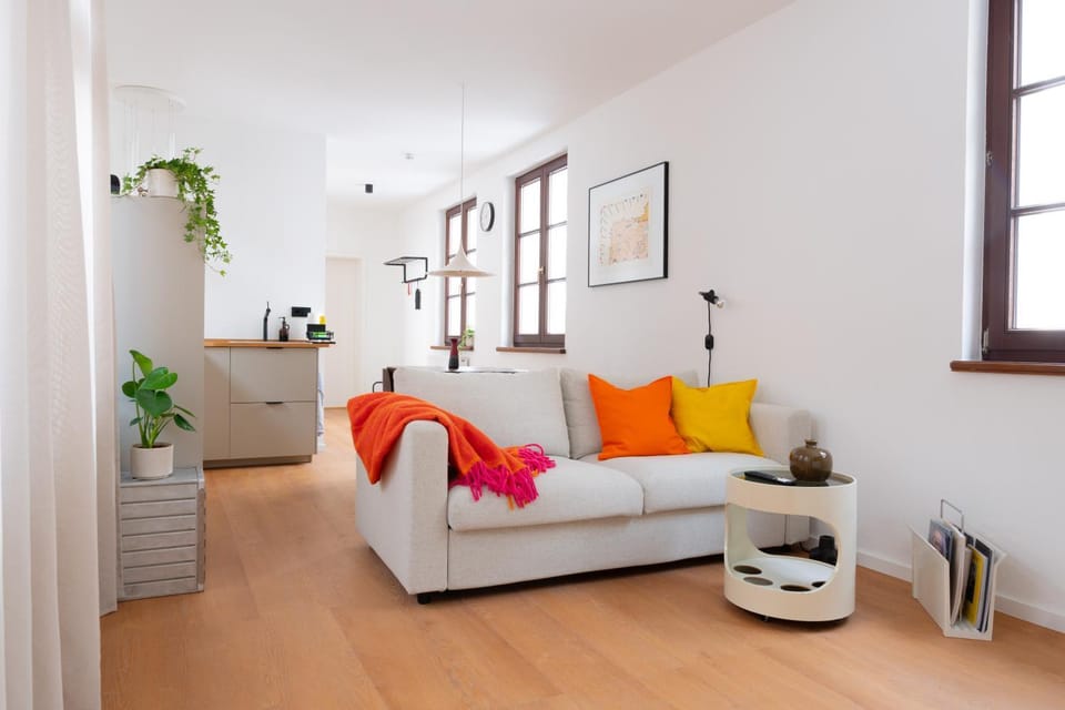 Kitchen or kitchenette, Living room, Seating area