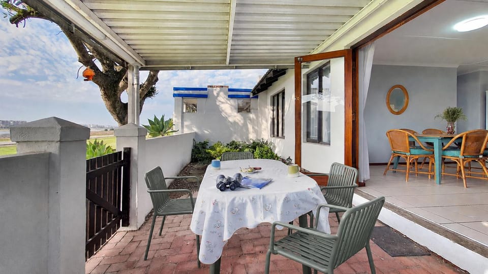 Patio, Day, Natural landscape, Balcony/Terrace, Dining area, River view, furniture