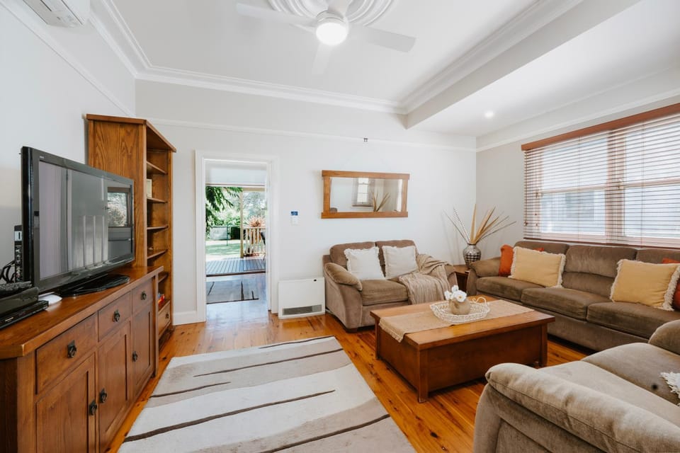 TV and multimedia, Living room, Seating area