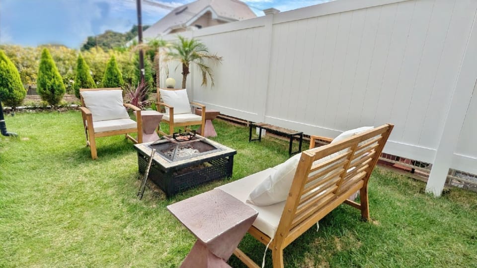 Patio, Day, BBQ facilities, Garden, Seating area, Garden view, sunbed