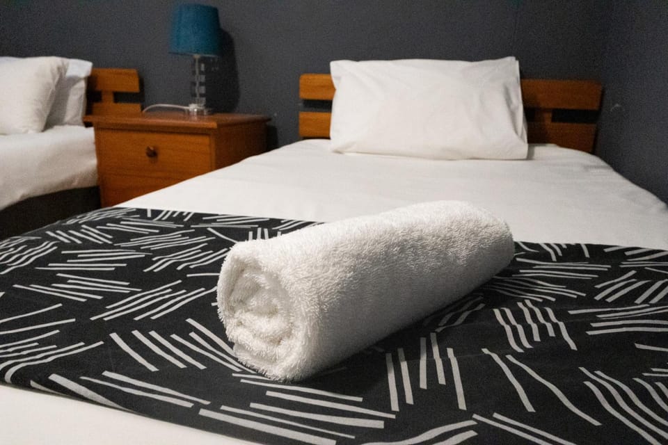 Bed, Bedroom, towels