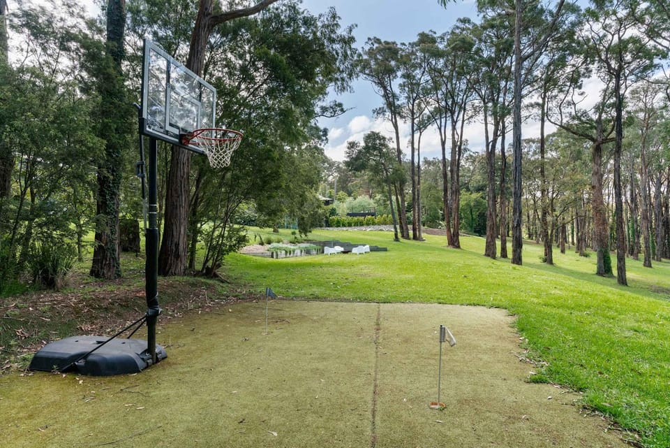 Woodland Sanctuary - Mini Golf, Fire Pit, Wineries House in Red Hill