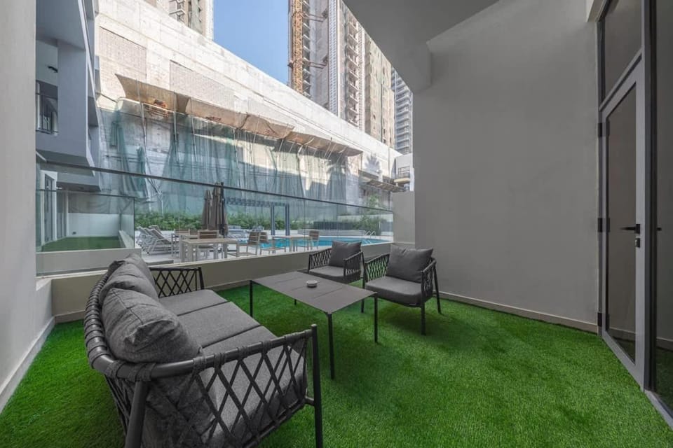 Brand New Private Garden next to Pool Spacious Apartment in Dubai
