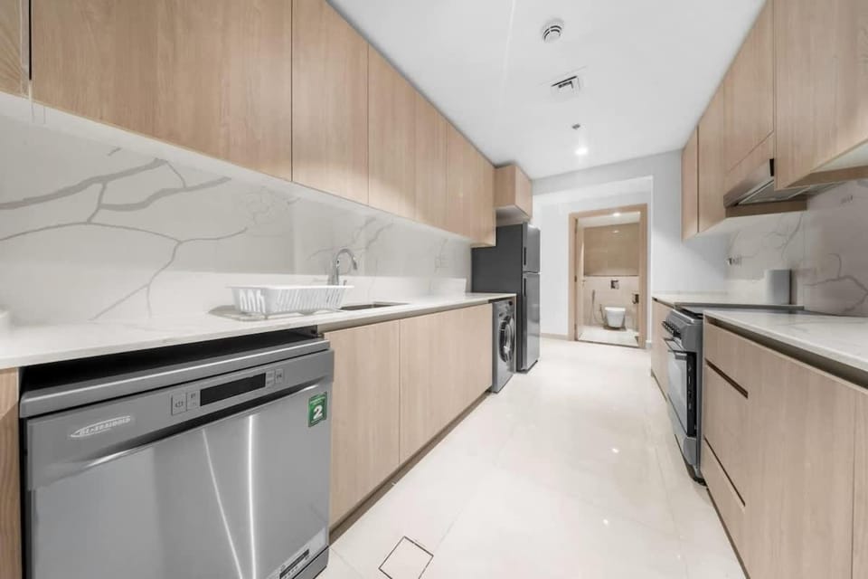 Brand New Private Garden next to Pool Spacious Apartment in Dubai