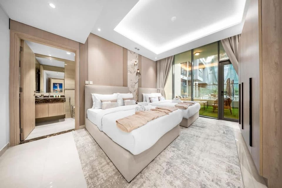 Brand New Private Garden next to Pool Spacious Apartment in Dubai