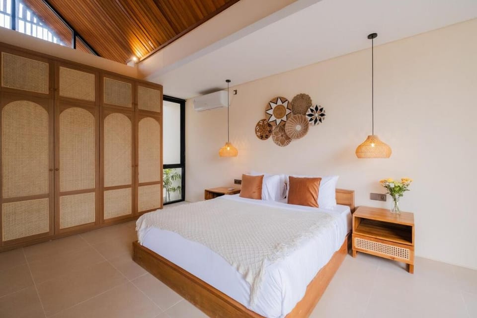 Large Private Pool Villa Border Canggu & Pererenan House in North Kuta