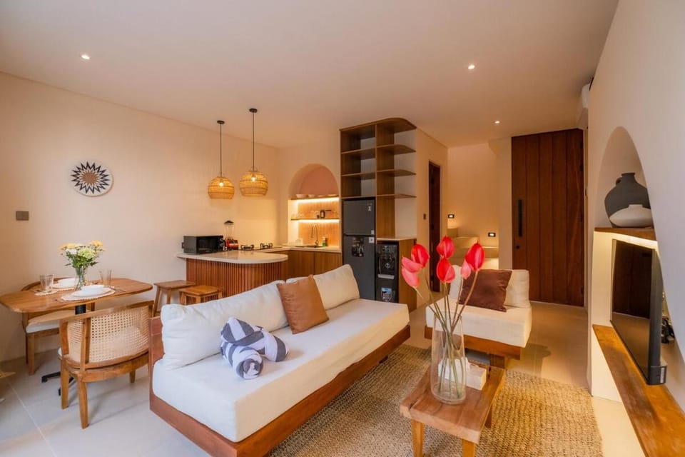 Large Private Pool Villa Border Canggu & Pererenan House in North Kuta