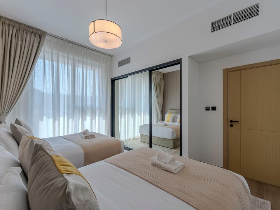 Bed, Photo of the whole room, towels