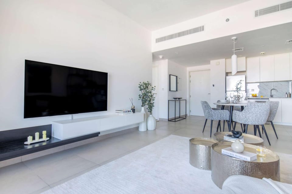 TV and multimedia, Living room, Seating area, Dining area
