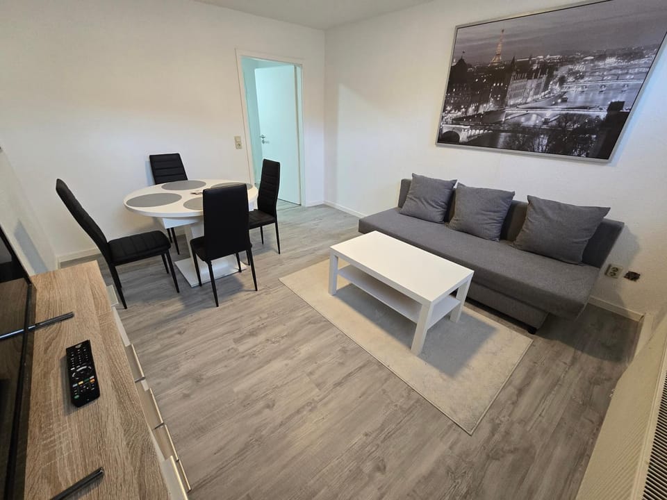 TV and multimedia, Living room, Seating area, Dining area