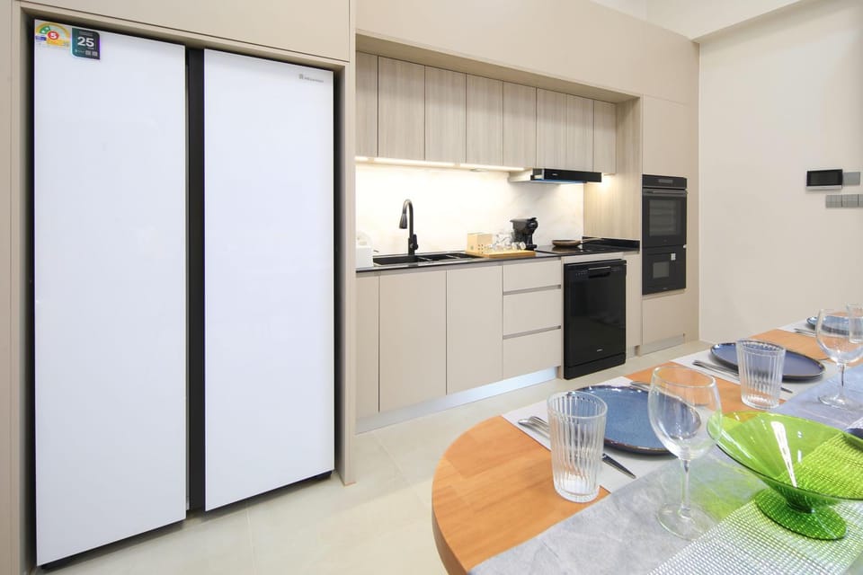 Kitchen or kitchenette, Dining area, oven, stove