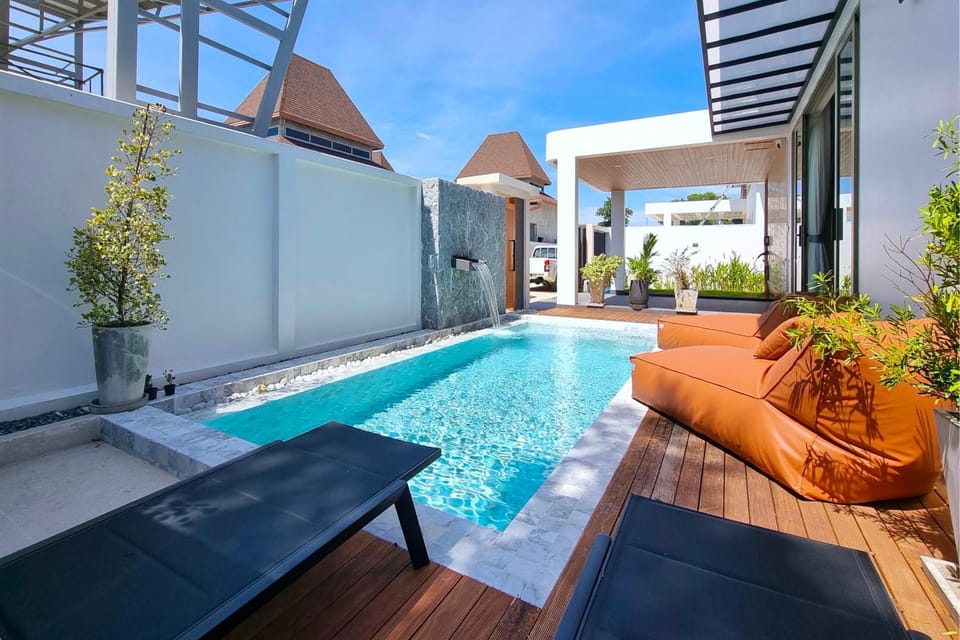 Patio, Day, Balcony/Terrace, Swimming pool, Swimming pool, sunbed