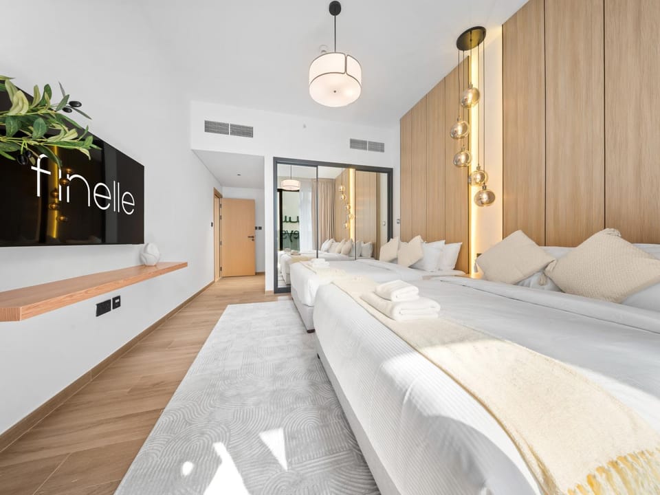 Bed, TV and multimedia, Photo of the whole room, wardrobe, air conditioner