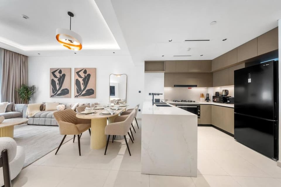 Relax & Shop 3BDR Apartment by Circle Mall Apartment in Dubai