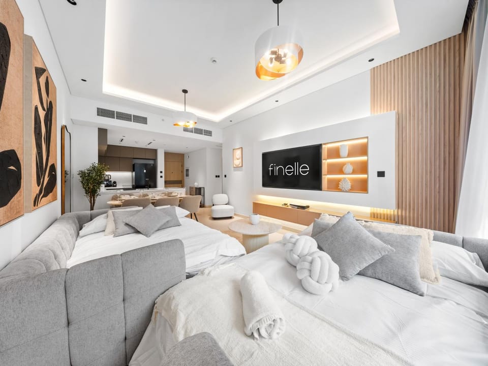 Bed, TV and multimedia, Photo of the whole room, towels