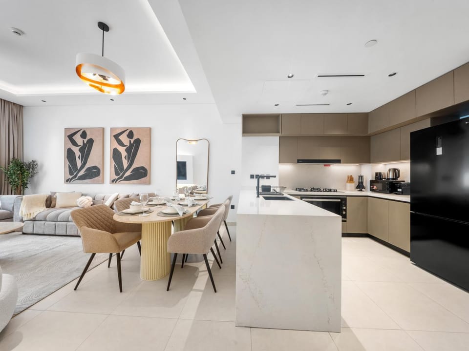 Kitchen or kitchenette, Seating area, Dining area