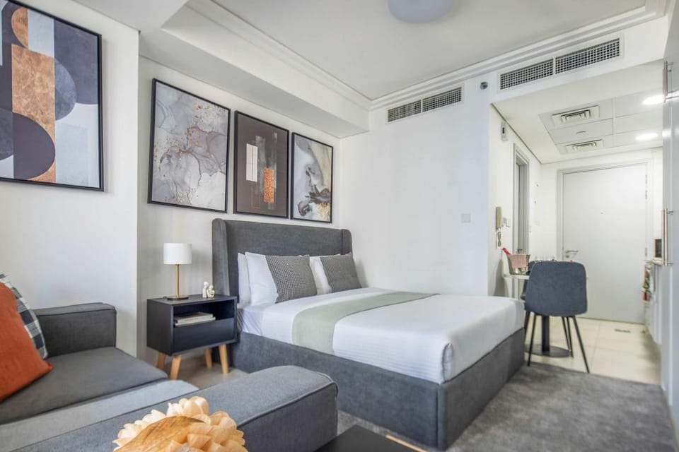 Bed, Living room, Seating area, air conditioner