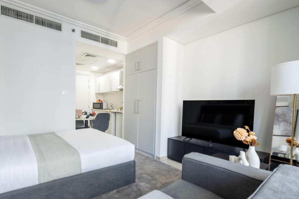 Bed, TV and multimedia, Kitchen or kitchenette, Living room