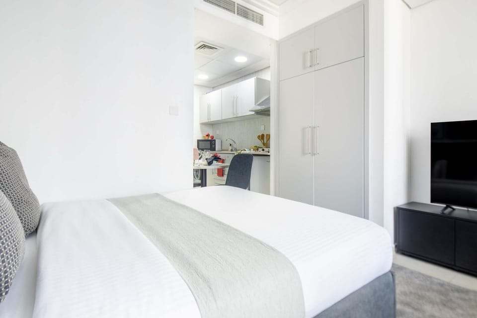 Bed, TV and multimedia, Kitchen or kitchenette, Living room