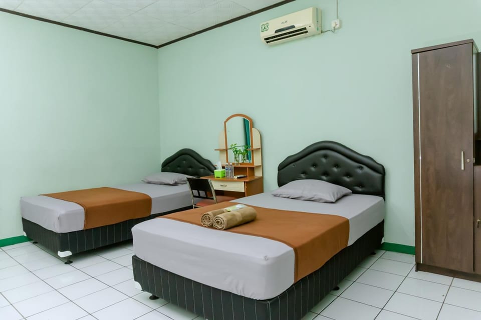 Living room, Bedroom, air conditioner
