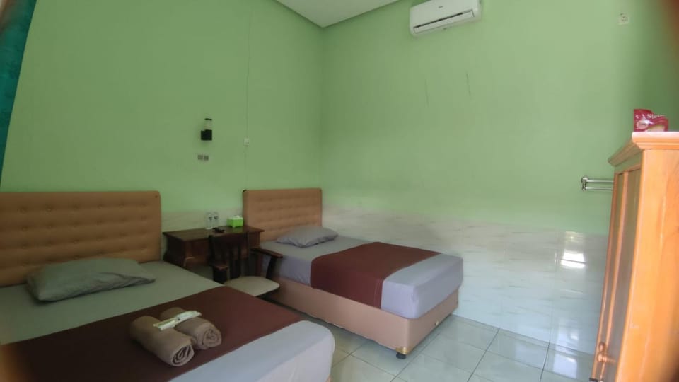 Bed, Photo of the whole room, Bedroom, air conditioner