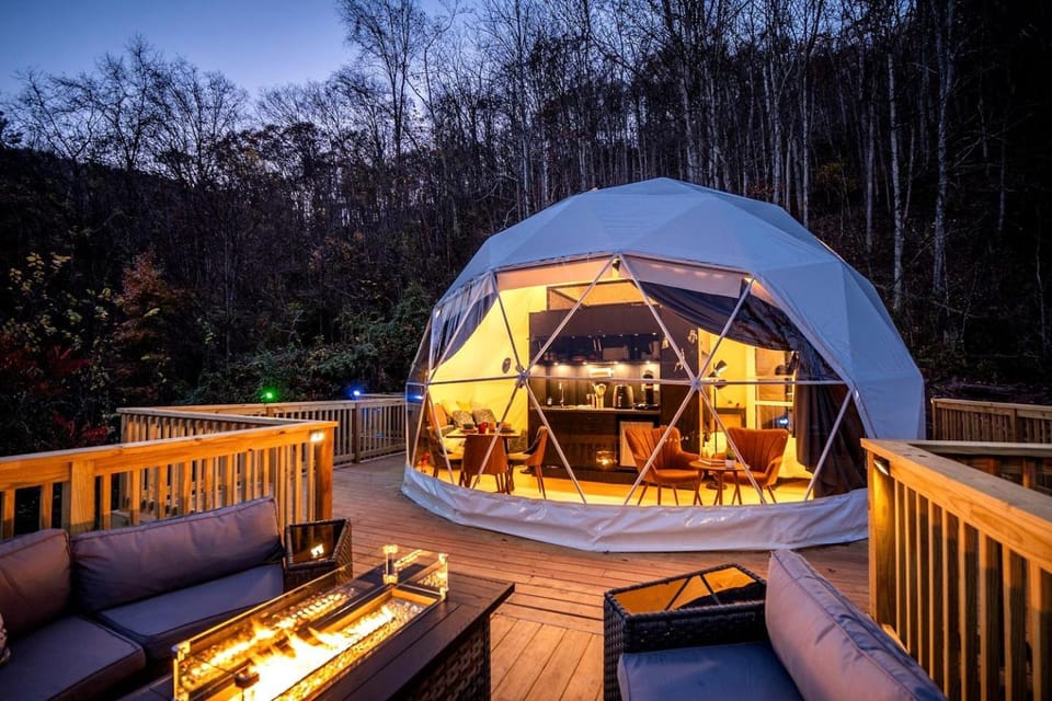 Romantic Geodesic Dome with Hot Tub, Perfect for Stargazing in Pipestem, West Virginia Luxury tent in West Virginia