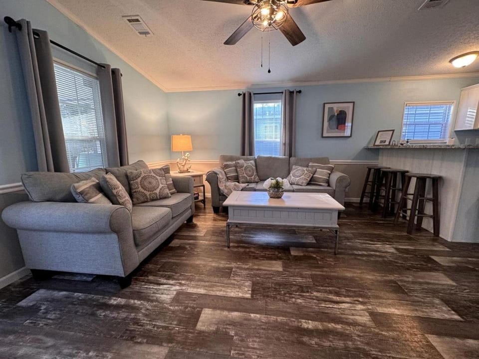 Stunning Cottage by the Rainbow River with Fantastic Amenities for a Wonderful Florida Escape House in Florida