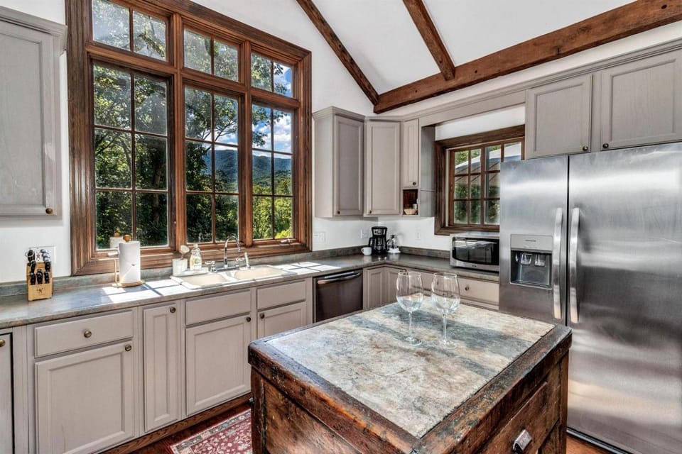 Charming Mountain Home with Expansive Deck Near Asheville in Black Mountain, North Carolina House in Black Mountain