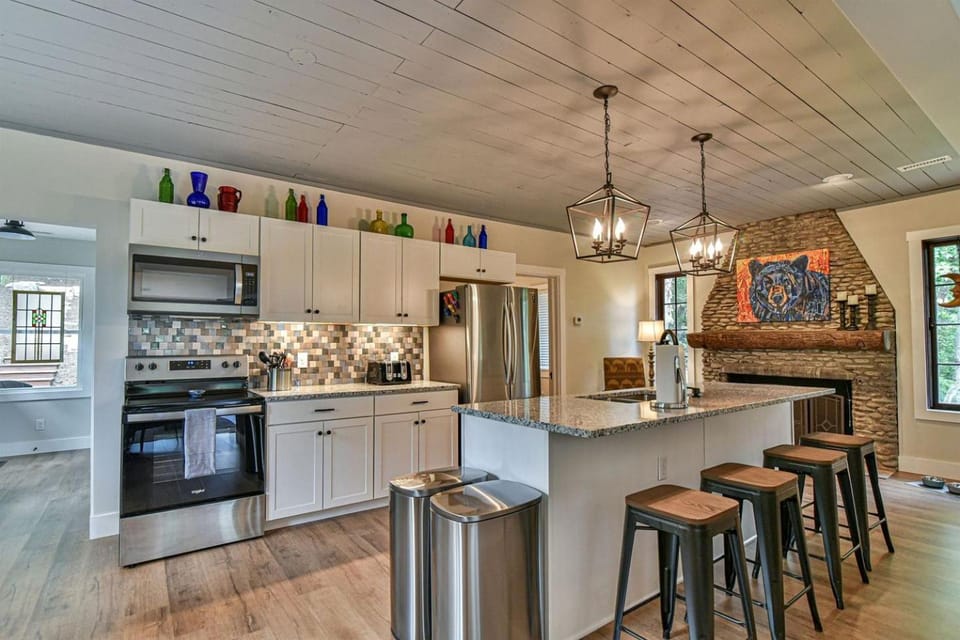 Renovated Bungalow with Panoramic Sunset Views near Black Mountain, NC House in Black Mountain