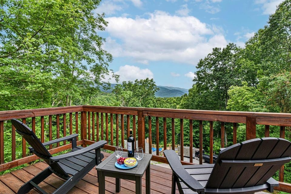 Renovated Bungalow with Panoramic Sunset Views near Black Mountain, NC House in Black Mountain