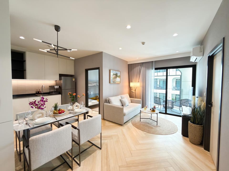 Kitchen or kitchenette, Living room, Photo of the whole room, Seating area, Dining area
