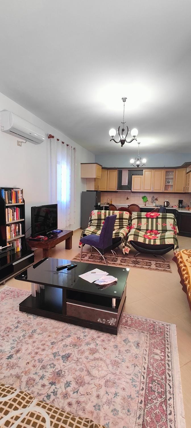 Communal lounge/ TV room, Library, TV and multimedia, Living room, Seating area, Evening entertainment