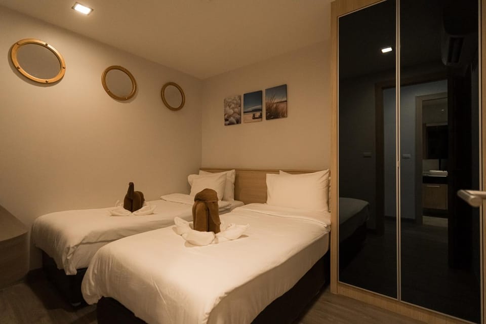 Bed, Bedroom, towels, wardrobe