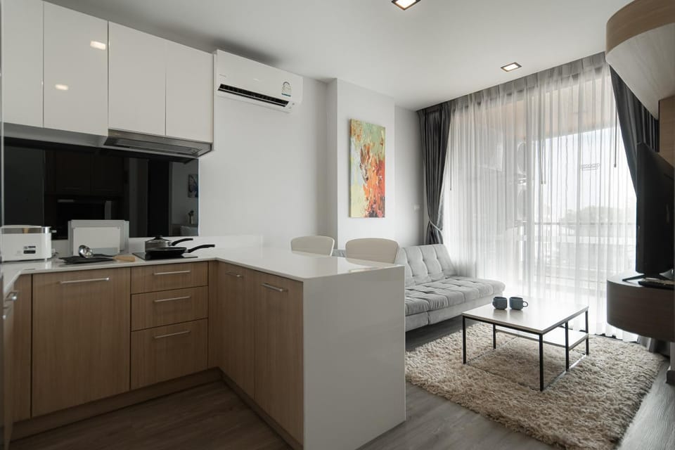 Kitchen or kitchenette, Living room, Seating area, Dining area, stove, air conditioner