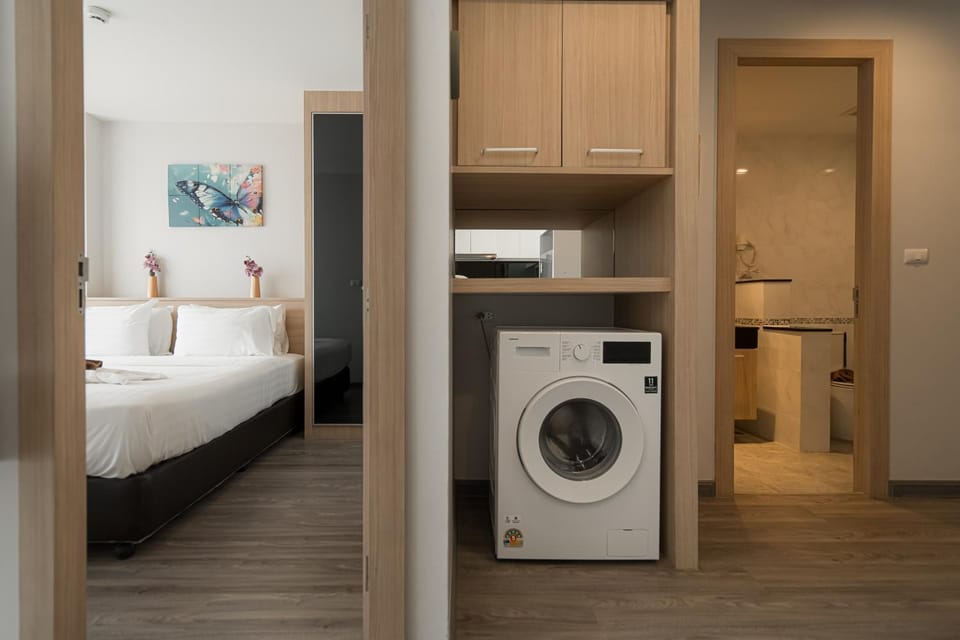 Bed, Bedroom, washing machine