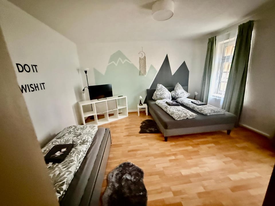 Bed, TV and multimedia, Photo of the whole room, Bedroom, wardrobe