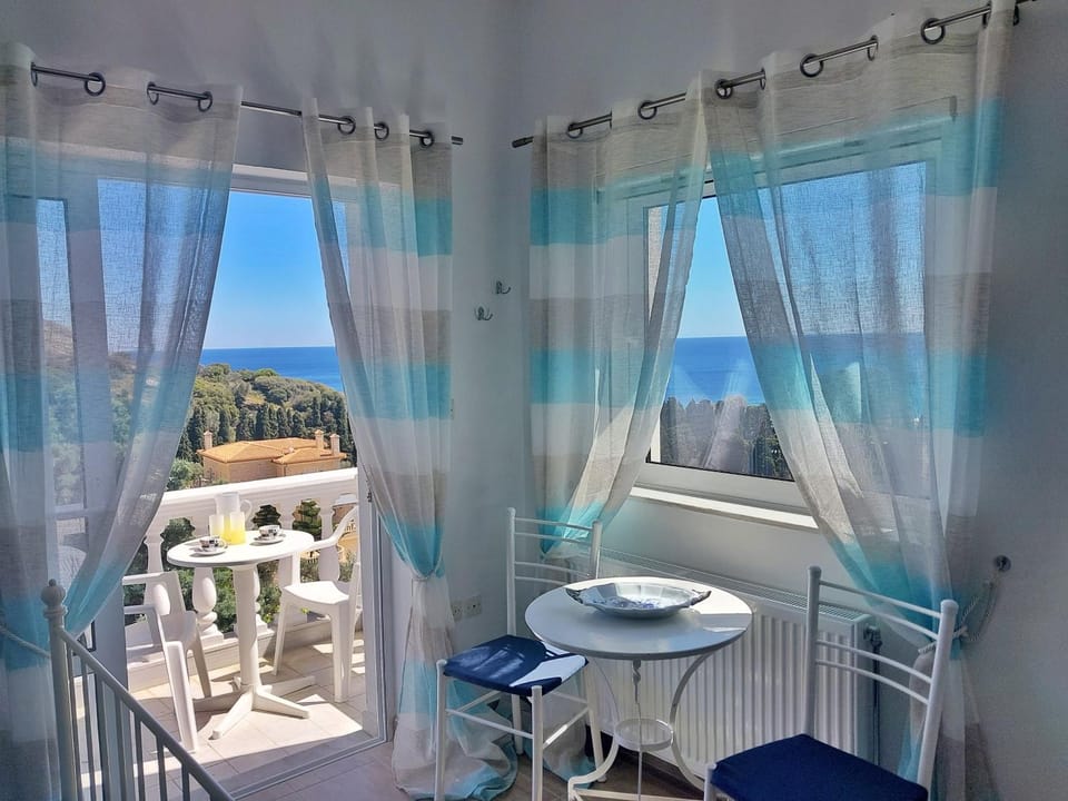 Natural landscape, View (from property/room), Balcony/Terrace, Seating area, Sea view