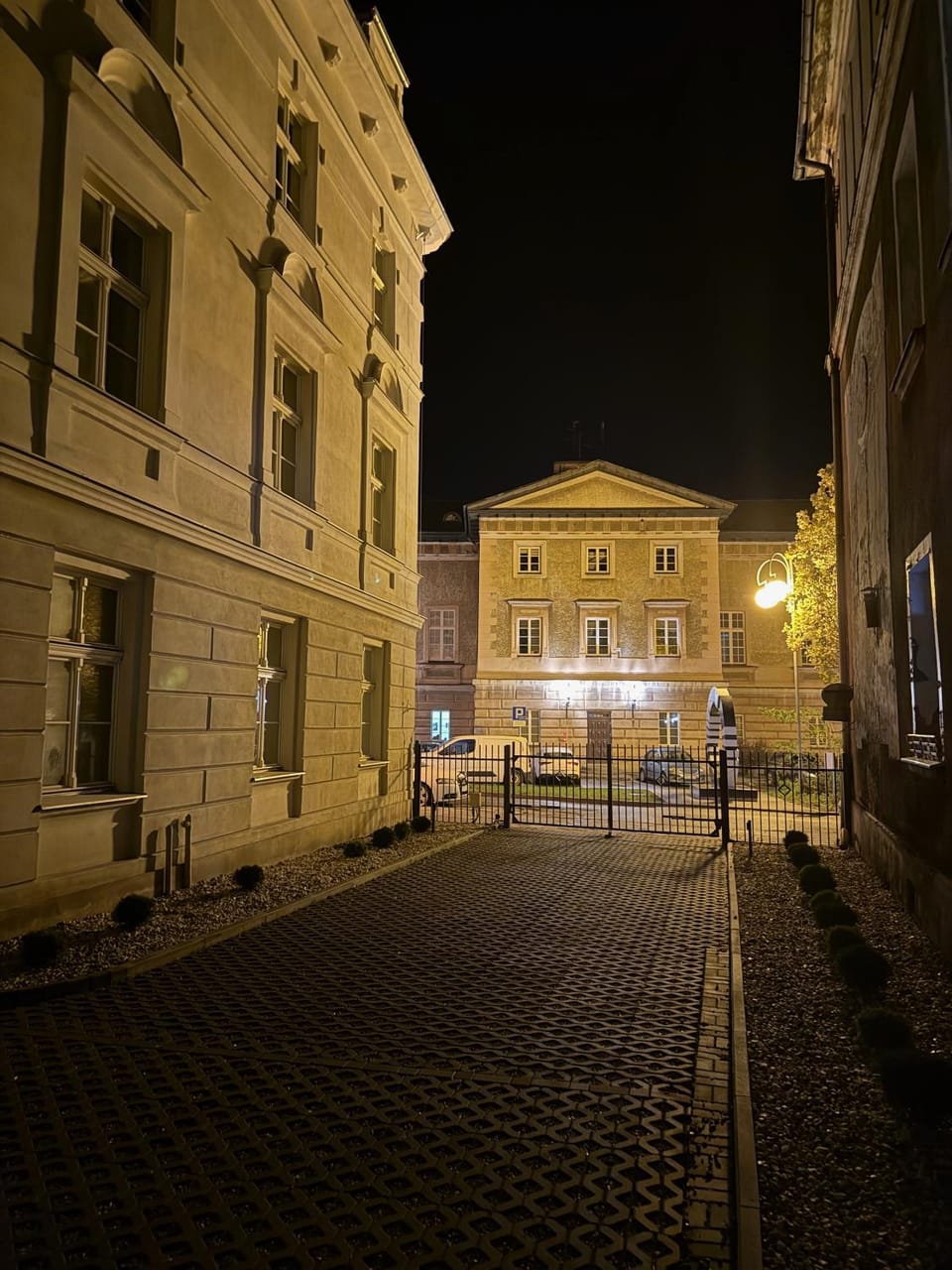 Property building, Street view, Location