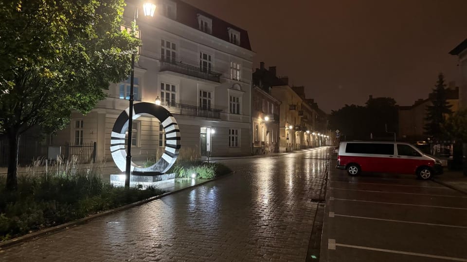 Property building, Street view, Location