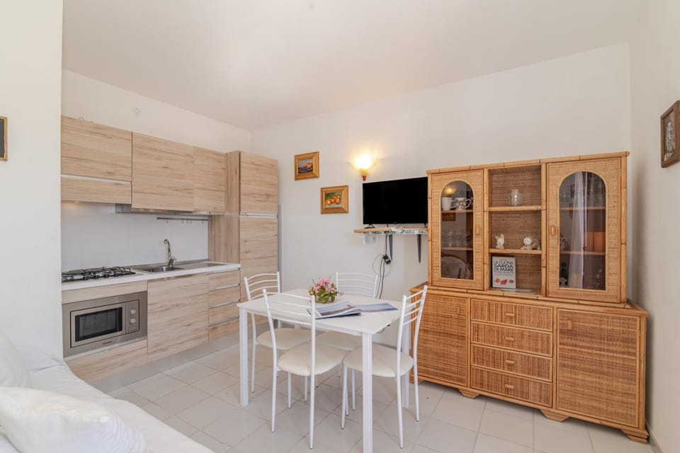 Property building, Kitchen or kitchenette, Living room