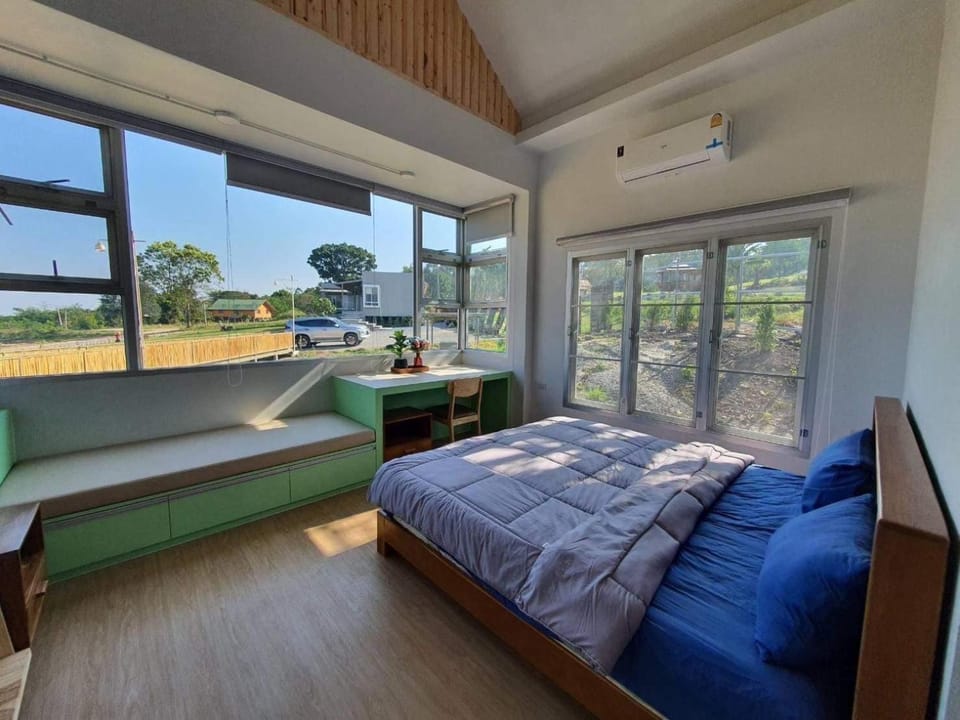 Bed, Photo of the whole room, Bedroom
