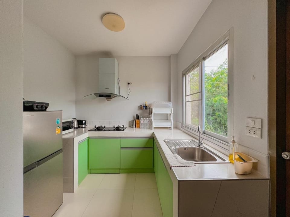 Kitchen or kitchenette, pet friendly, stove