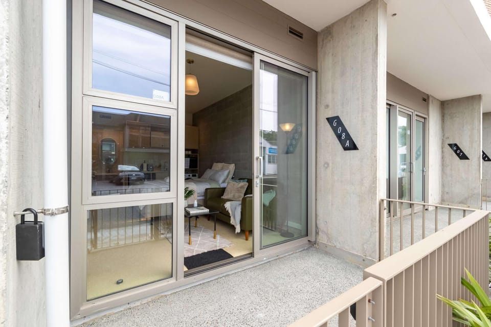 Petone City Studio with Balcony Apartment in Lower Hutt