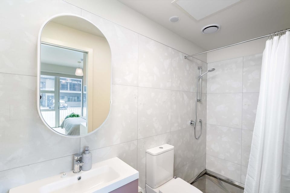Petone City Studio with Balcony Apartment in Lower Hutt