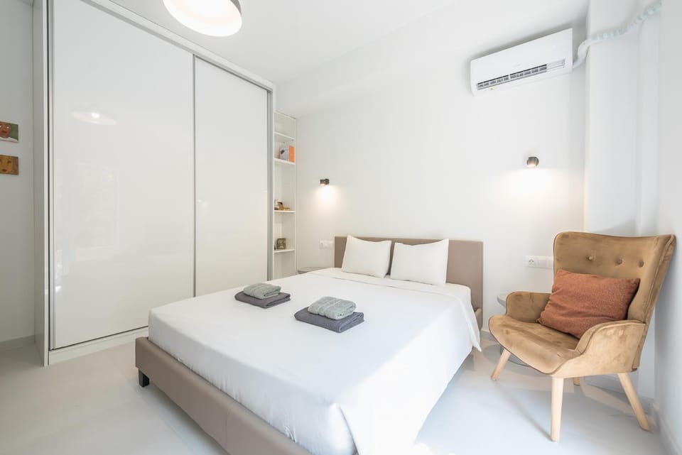 Bed, Seating area, Bedroom, towels, wardrobe