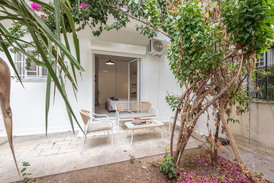 Patio, Day, Garden, View (from property/room), Balcony/Terrace, Seating area, Dining area, Garden view