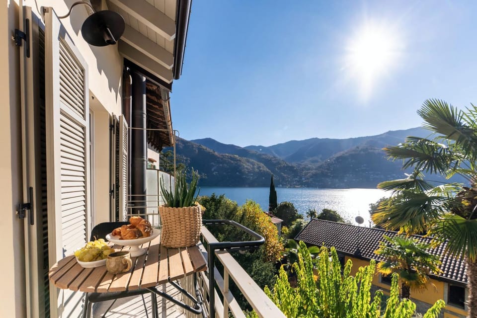 Property building, Balcony/Terrace, Lake view