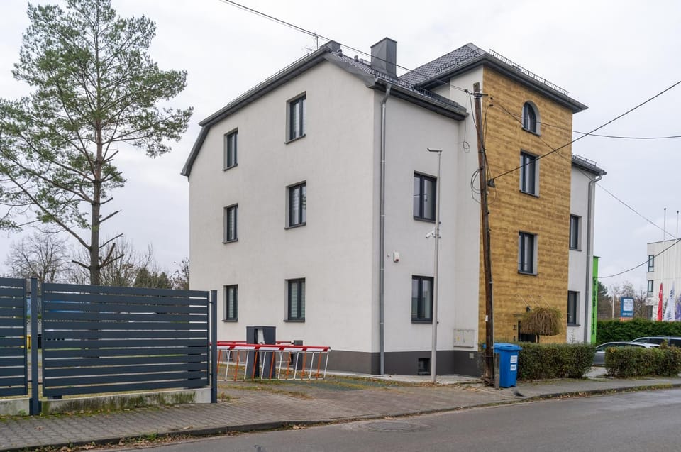 Property building, Neighbourhood