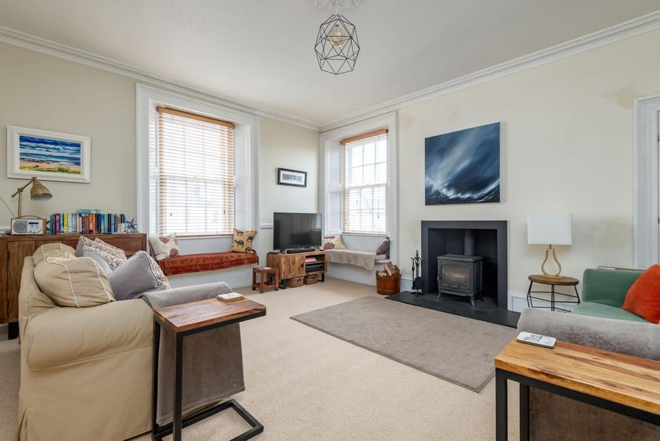 Communal lounge/ TV room, Living room