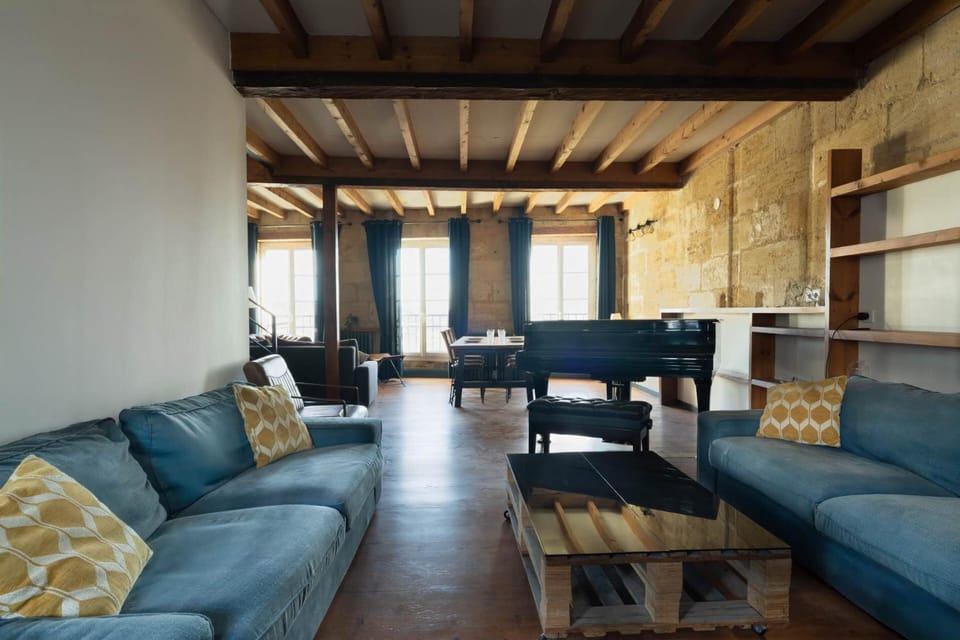 Living room, Seating area